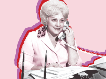 Firmengründerin Mary Kay Ash mit Telefonhörer in der Hand an einem illustrierten Schreibtisch