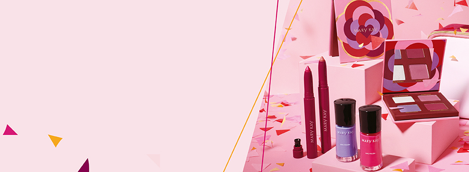 Die Mary Kay Trendkollektion ist zu sehen, bestehend aus einer Eye Shadow Palette, dem Velvet Lip Crayon in Visionary Pink und Pink Rose sowie dem Nail Polish in Visionary Pink und Legendary Lilac