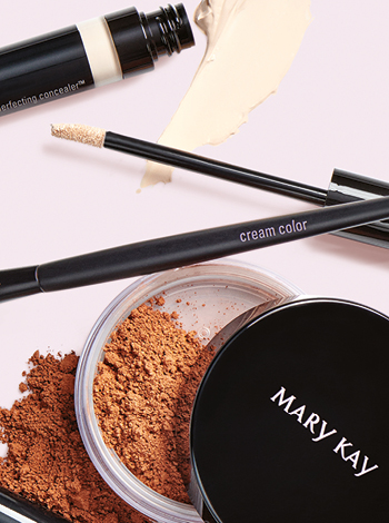 Mary Kay Perfecting Concealer und Silky Setting Powder mit der Cream Color Brush