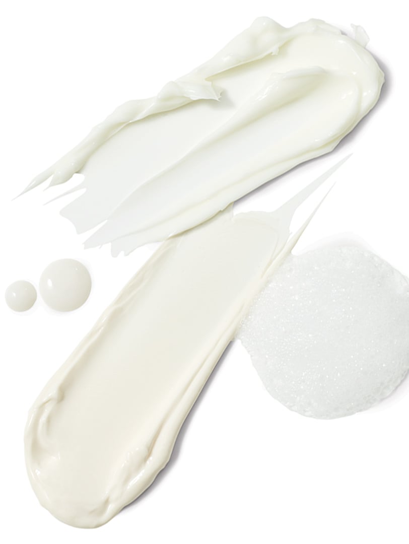 Textur bzw. Kleckse von 3 Mary Kay Hautpflegeprodukten: Gesichtsreinigung (Cleanser), Feuchtigkeitspflege (Moisturizer) und Sonnenschutz