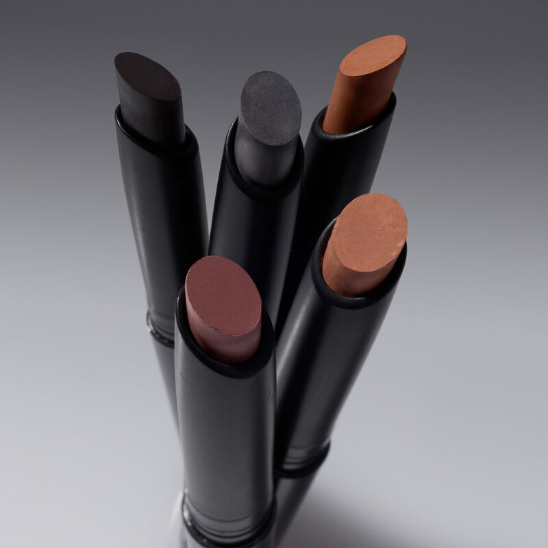 Mary Kay Matte Eye Shadow Sticks in allen funf Farbtonen mit geoffneter Kappe
