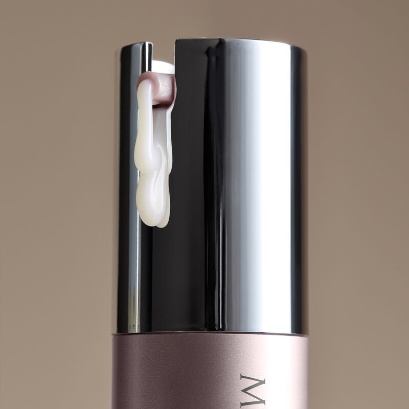 Serum kommt aus der Advanced Lifting Serumpumpe