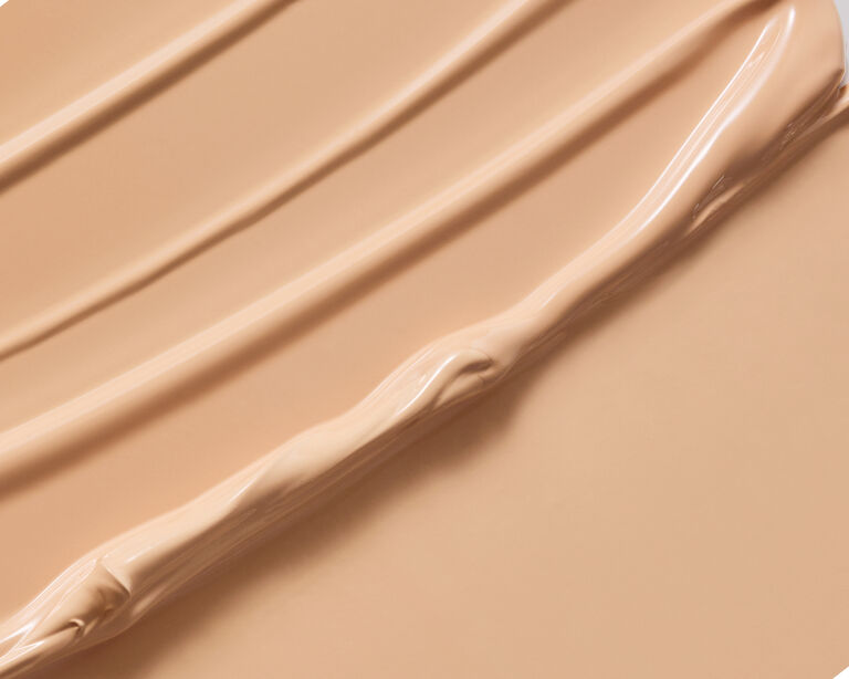 Die Textur von Mary Kay Foundation: Links in der Luminous Formulierung (strahlend) und rechts in der Matte Formulierung (mattierend)