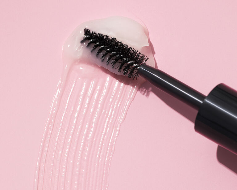 ein Augenbrauengel von Mary Kay
