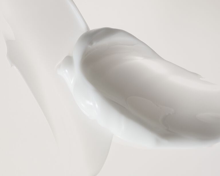 Ein Klecks der cremigen Leave-on Gesichtsmaske von Mary Kay: Hydrating Cream Mask