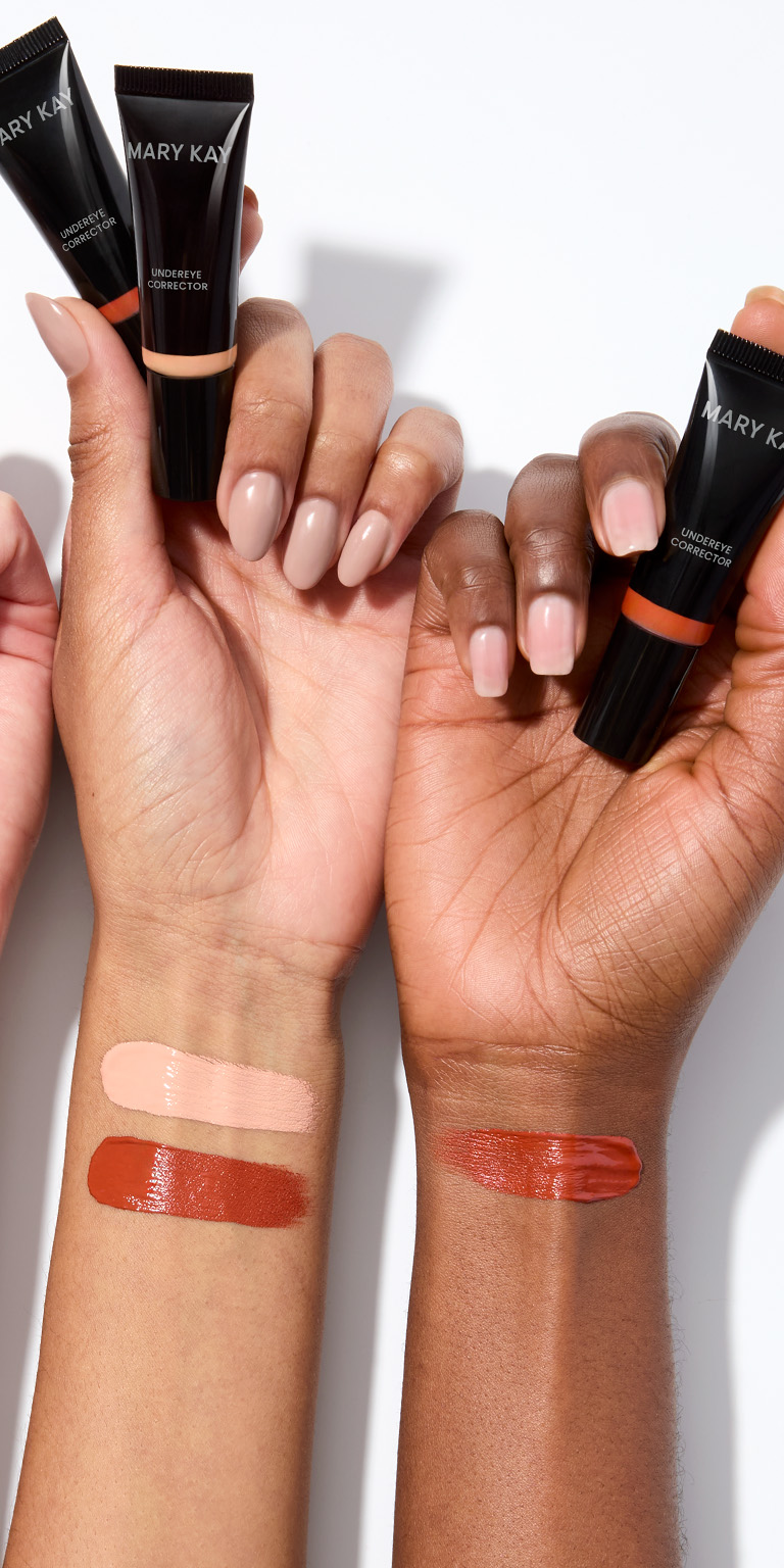 Produktmuster des Mary Kay Undereye Correctors auf hellen und dunklen Hautt&ouml;nen