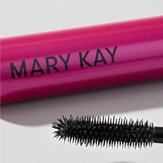 Nahaufnahme der Mary Kay Lash Love Define + Lift Mascara (pinke Tube)